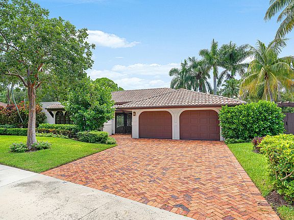 2nd image of 2570 NW 27th Street