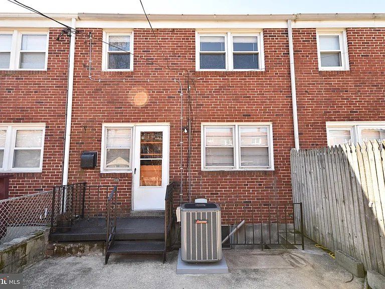 1130 Linden Ave — Photo 22