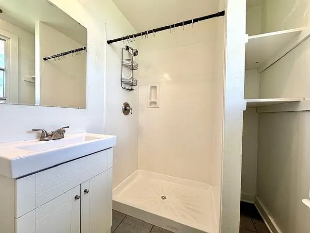 1010 W Charles St — Photo 7