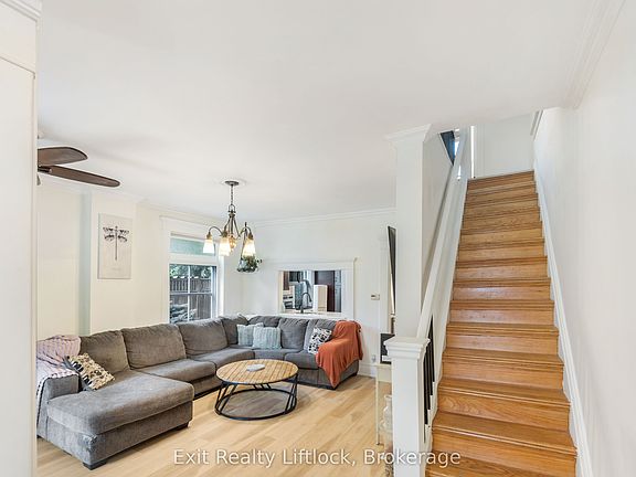 2nd image of 592 Sherbrooke St