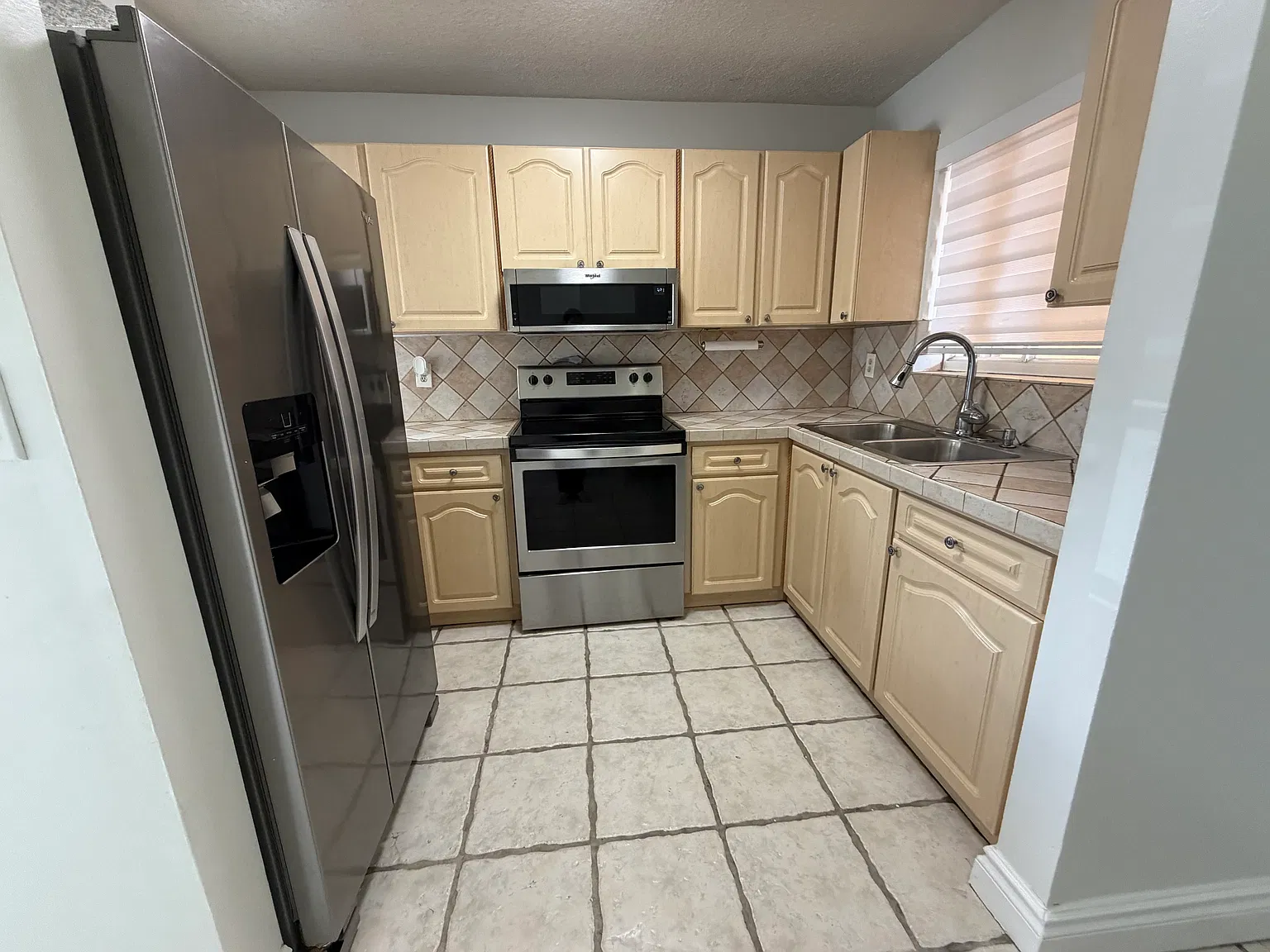 2 bed, 1.5 bath, 1002 sqft, $2,200 — Photo 4