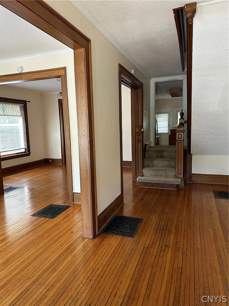 3 bed, 1.0 bath, 1590 sqft, $1,400 — Photo 2