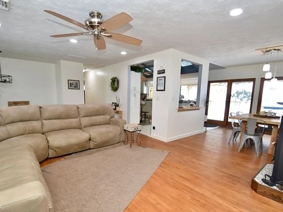 4th image of 27 Grandview Ave