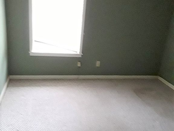 3rd image of 302 Bellevue Cir