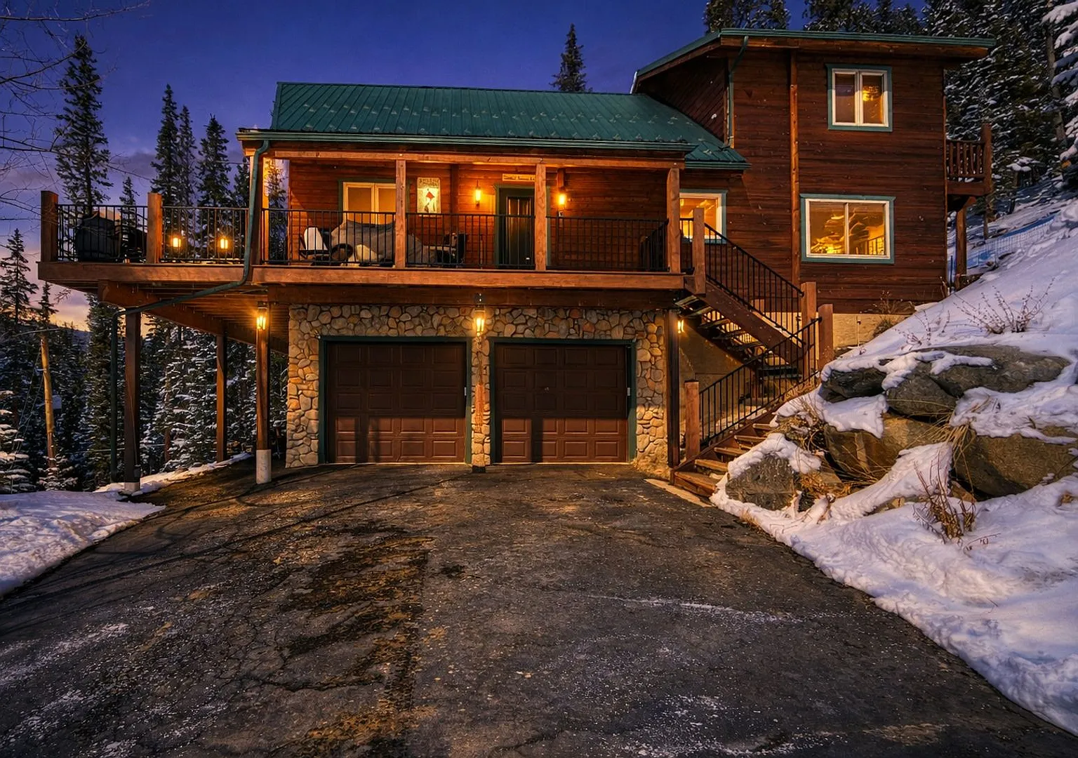 Luxury Home in the woods with unparalleled views! Garage! Pets Negotiable! Hot tub! — Photo 1