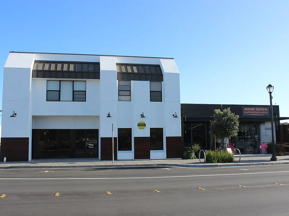 555 Broadway Ave