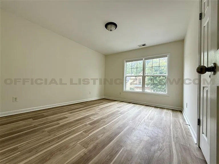 317 Grenier Ter — Photo 14