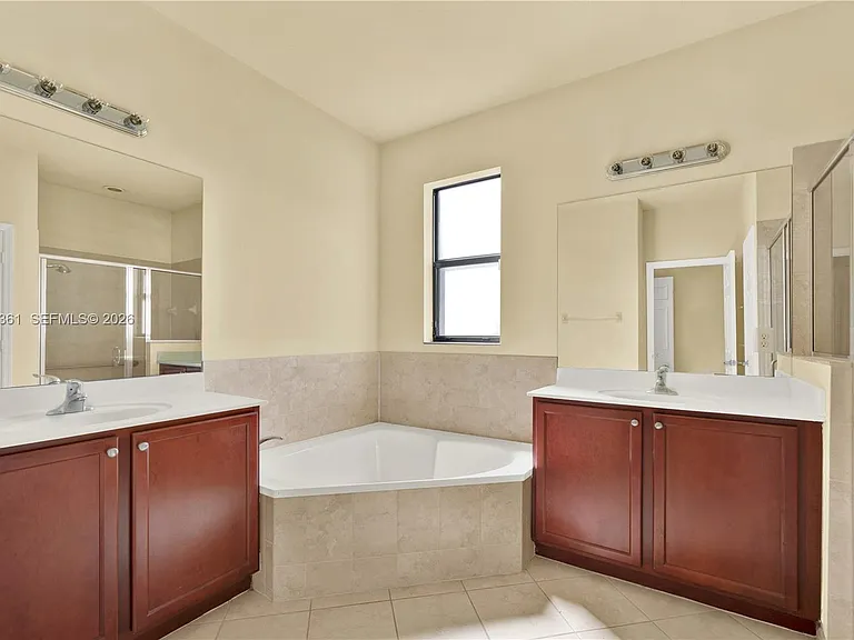 11924 SW 155th Ct — Photo 4