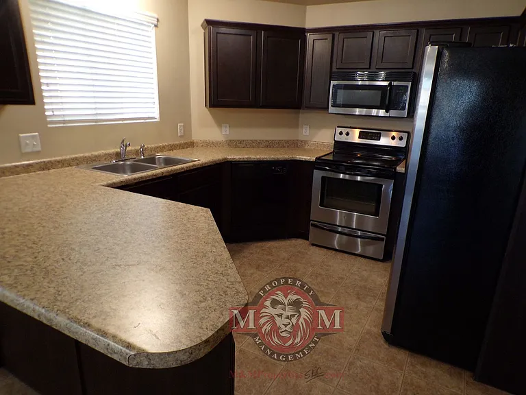 104 E Resaca Dr #E2 — Photo 5