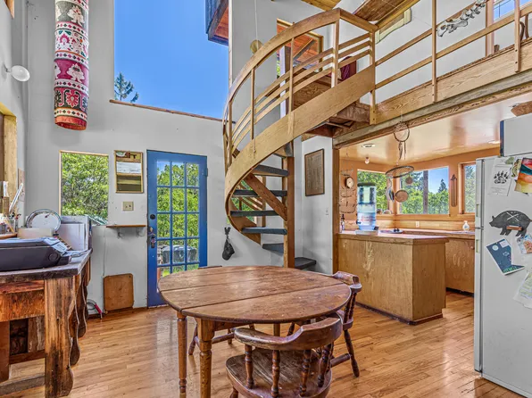 1720 Colestin Rd, Ashland, OR 97520