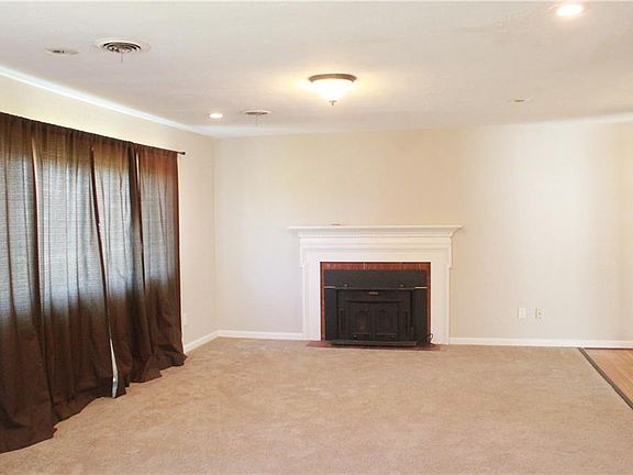 5th image of 13 Brookfield Dr