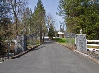 200 Admiral Cir, Merlin, OR 97532