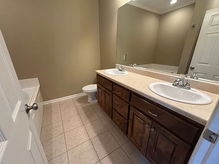 5204 Easton Ln — Photo 17