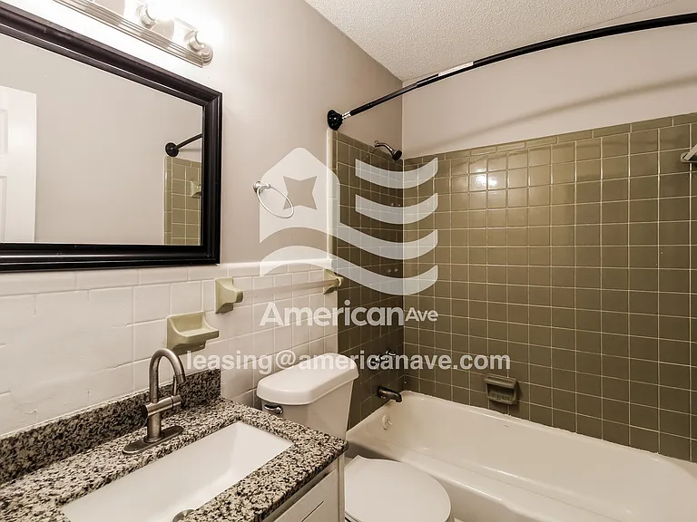 1678182_014_wm_-_bathroom_13484771.jpg
