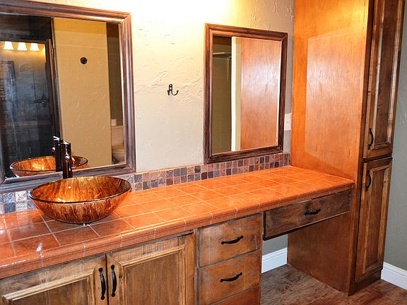 5th image of 109 Southfork Cir