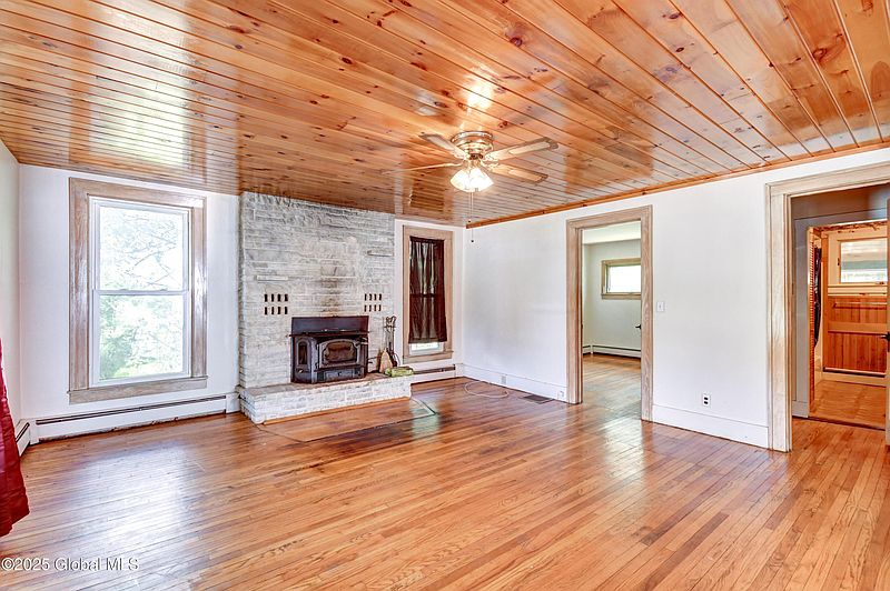 4th image of 244 Kingsboro Avenue