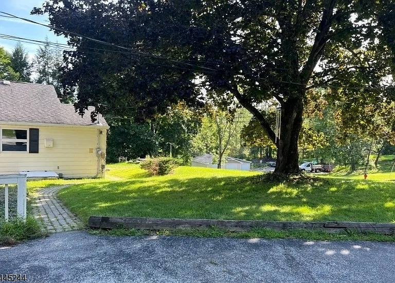 16 Mattison Ave — Photo 2