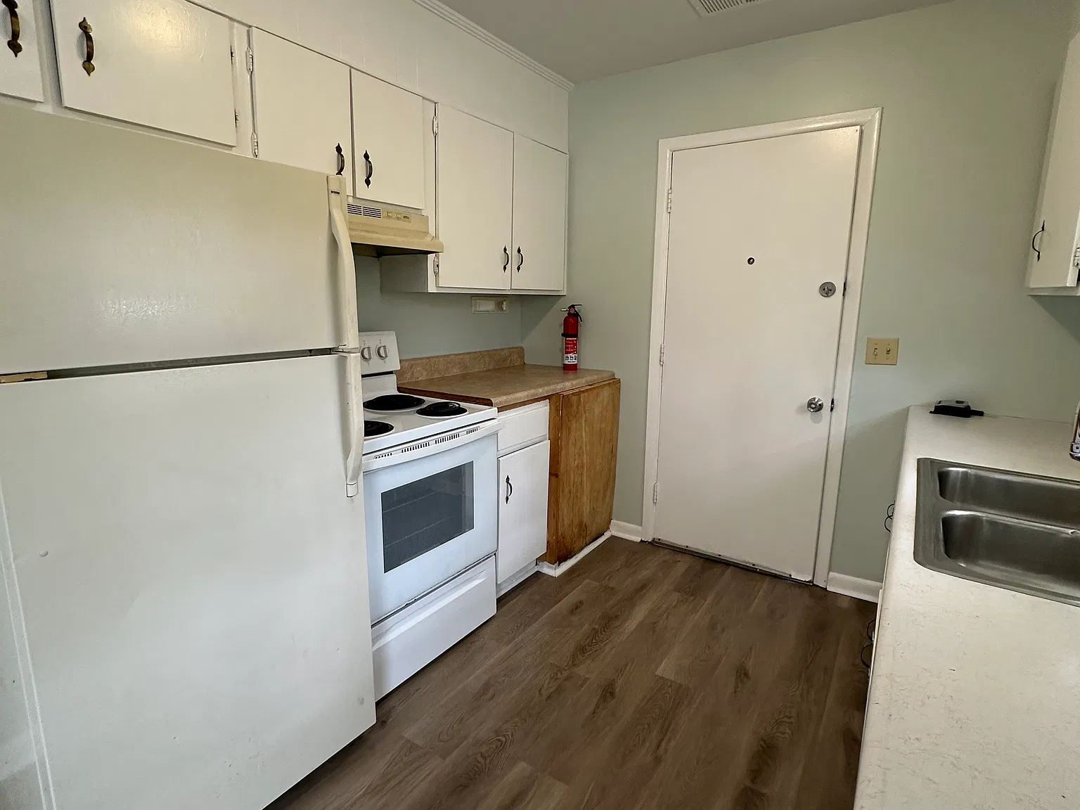 3 bed, 1100 sqft, $1,700 — Photo 4