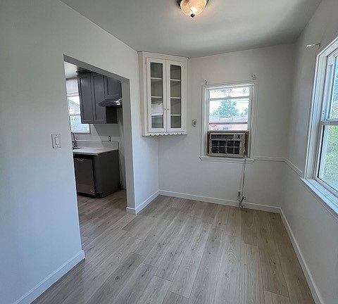 5th image of 414 N Glenwood Pl