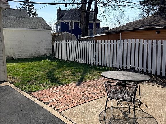 4th image of 6227 Ridge Rd