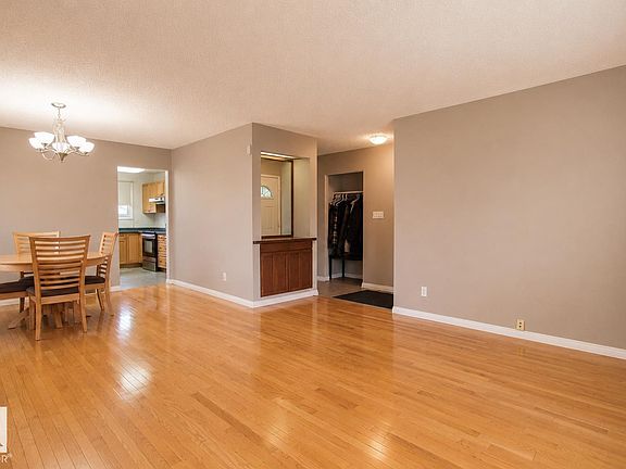 3rd image of 882 Knottwood Rd S