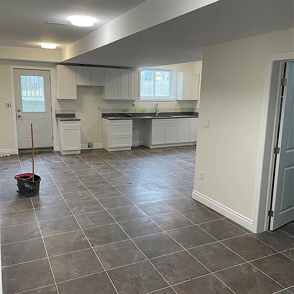 726 Grand Marais Rd E #LOWER — Photo 2