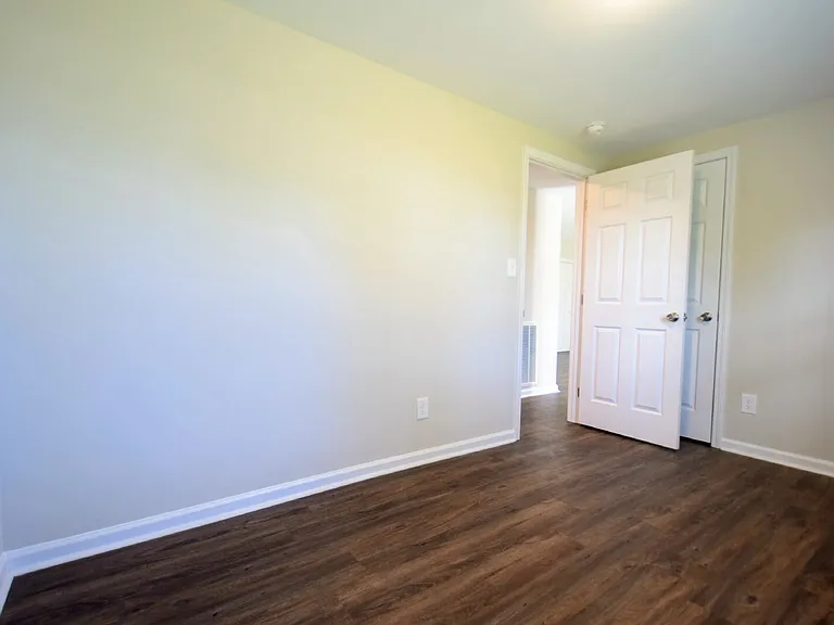 405 Andrews Rd — Photo 6