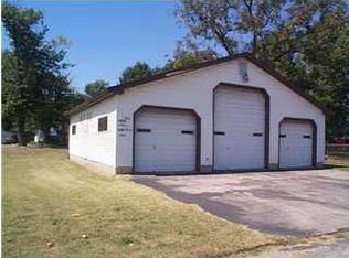 422 Walnut St, Oakland City, IN 47660