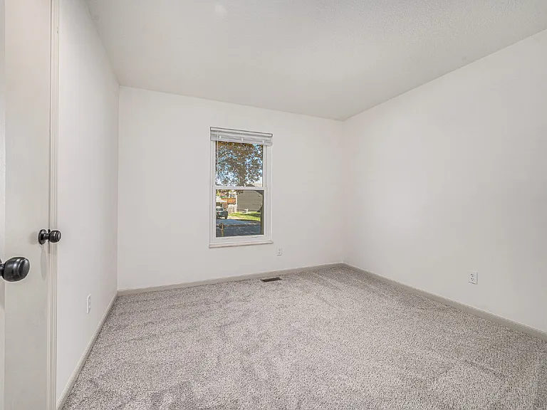311 NE 101st Pl — Photo 10