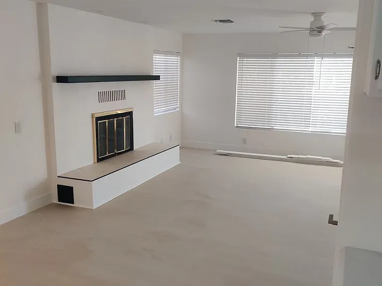 1075 Palo Verde St — Photo 3