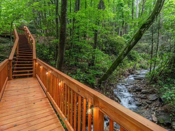 81 Tanglewood Ln, Maggie Valley, NC 28751