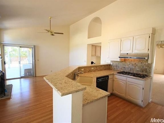 3rd image of 1532 Blue Ln
