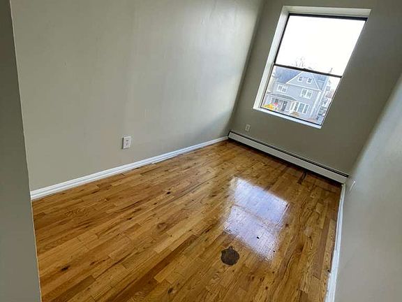 3rd image of 246 Roseville Ave #2B