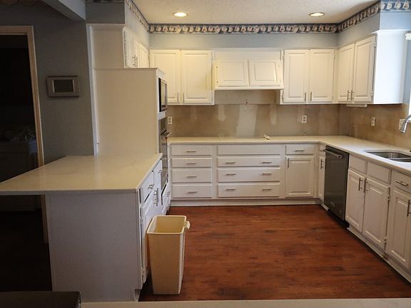 5th image of 3709 Racquet Ct