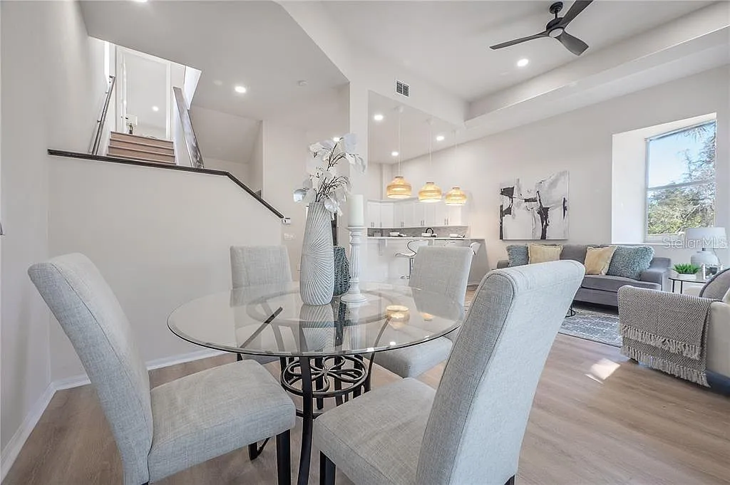 3 bed, 3.5 bath, 1633 sqft, $3,000 — Photo 2