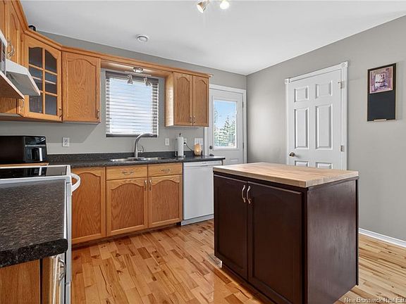 3rd image of 53 Martindale Dr