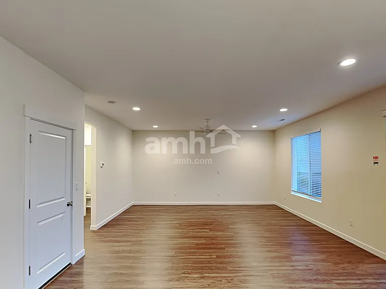 1318 NE 11th Ave — Photo 6