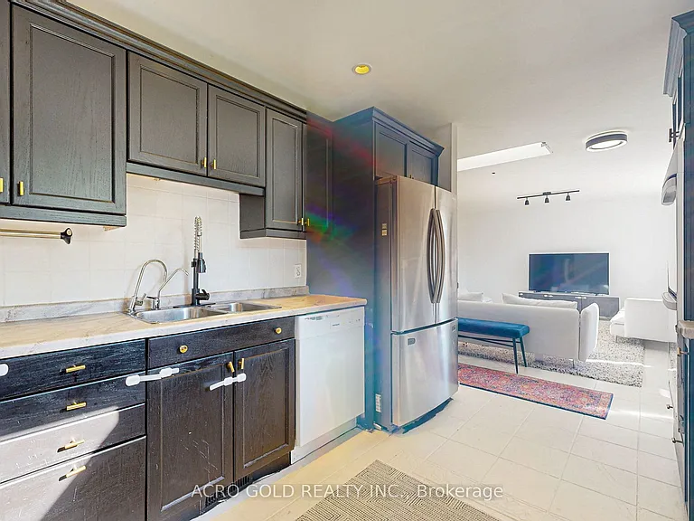 125 Leighland Ave — Photo 16