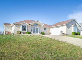 228 Oakridge Ct, Fairview Heights, IL 62208