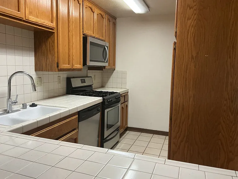 17200 Newhope St #221 — Photo 7