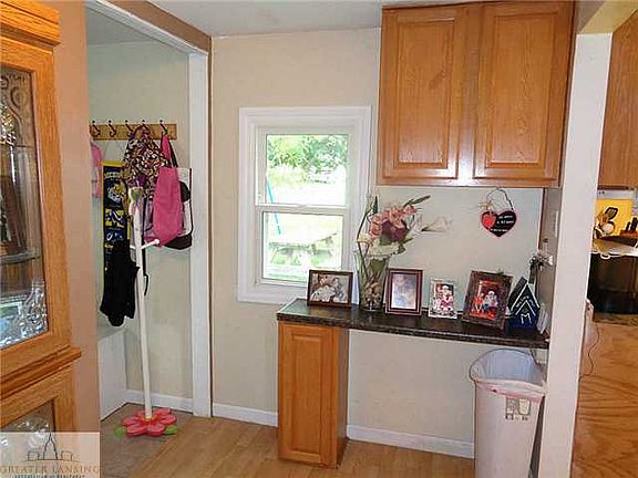 3rd image of 113 N High St