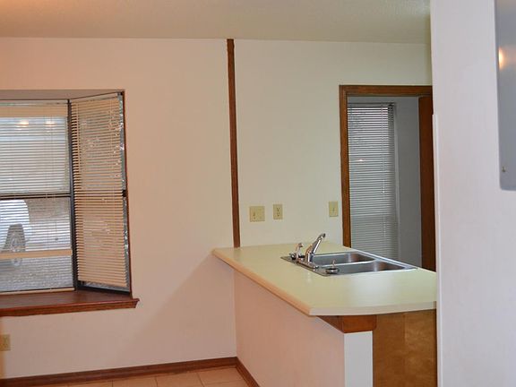 5th image of 941 Ashley Ln Unit A