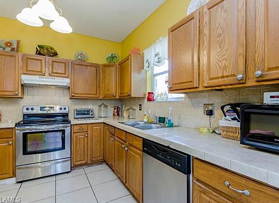 4th image of 2605 Barrett Ave