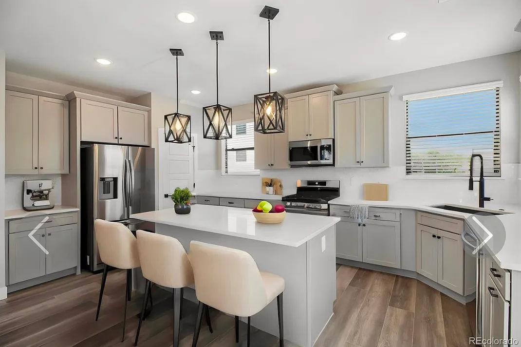 4 bed, 3.5 bath, 3000 sqft, $4,500 — Photo 3