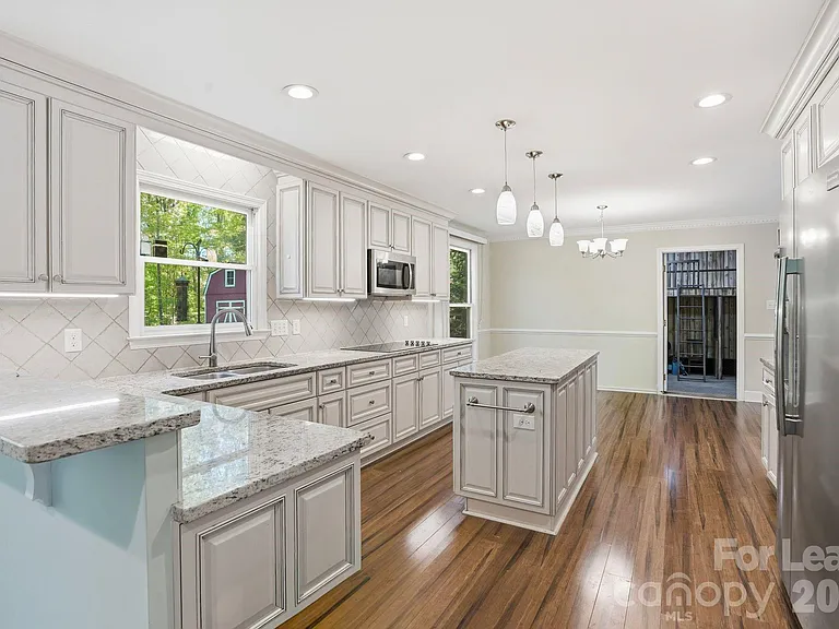 301 Sardis Rd N — Photo 7
