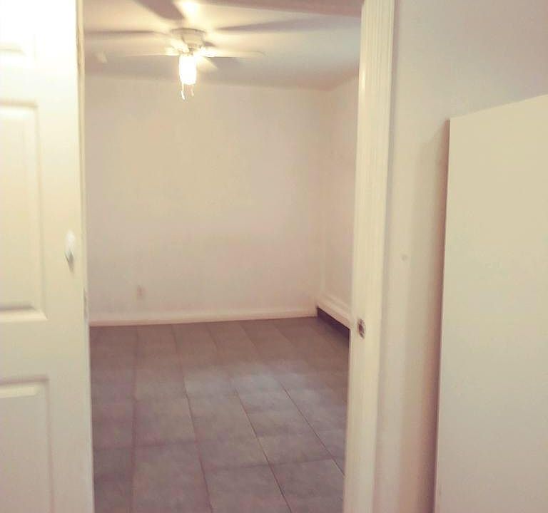 1st image of 122 Lester Woods Ct