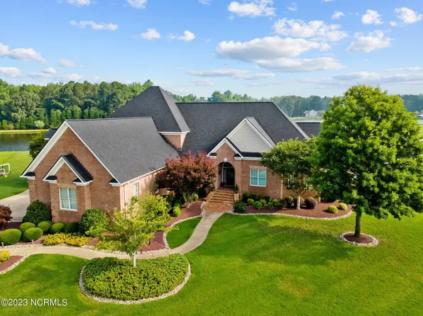 1104 Autumn Lakes Drive, Grimesland, NC 27837