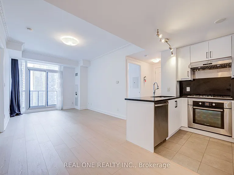 16 Harbour St #3511 — Photo 1