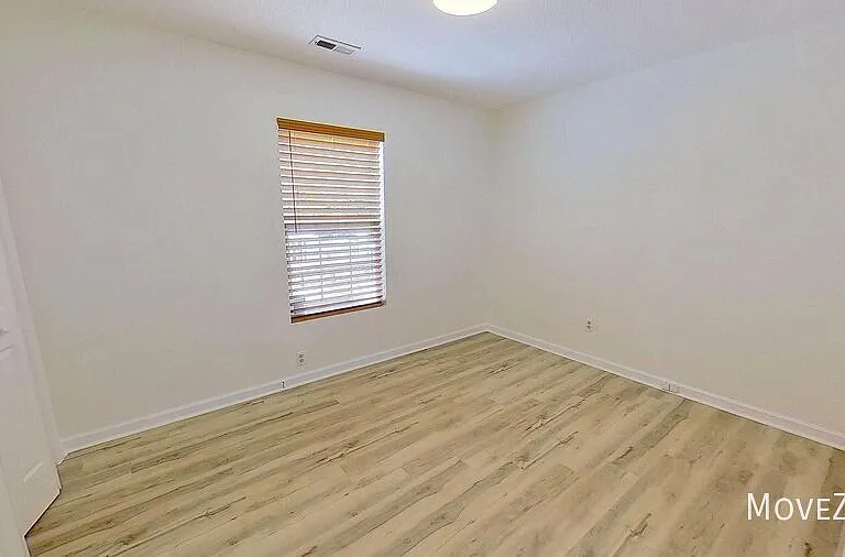 509 Rosecrest Dr — Photo 3