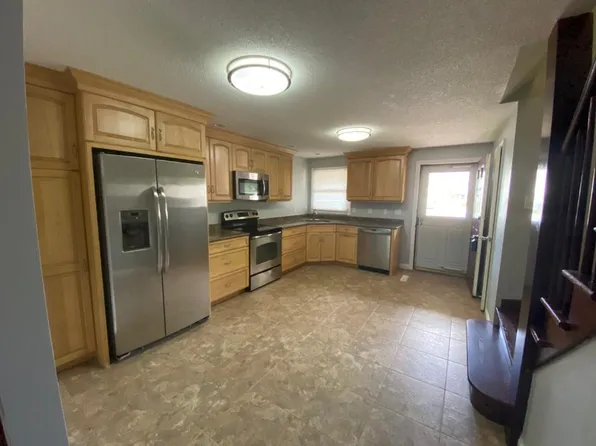 4 Saint Marc Cir, South Windsor, CT 06074